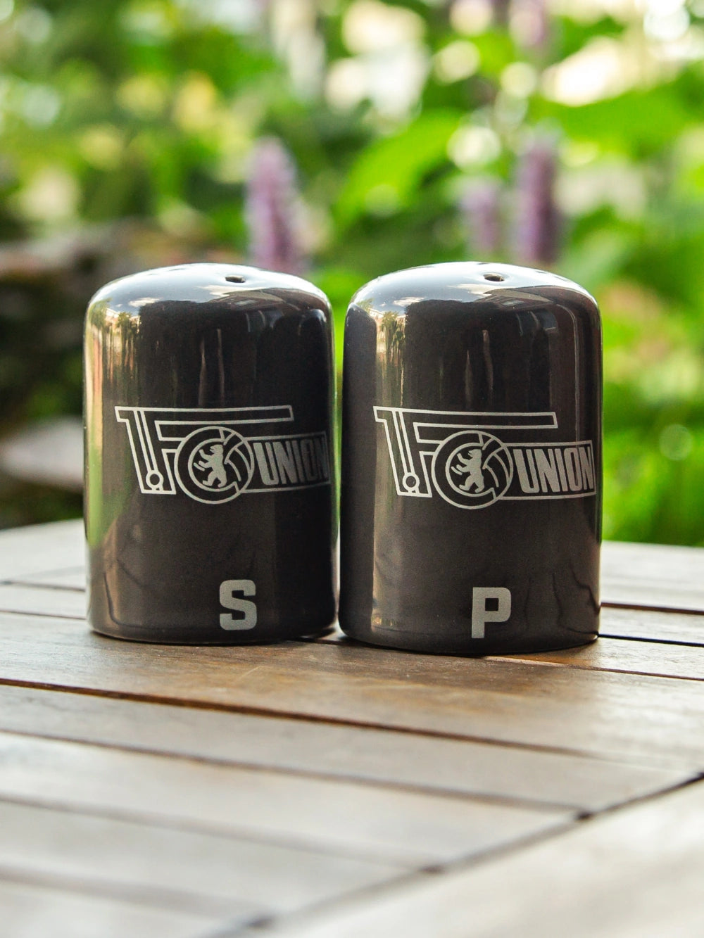 Salz- und Pfefferstreuer Logo