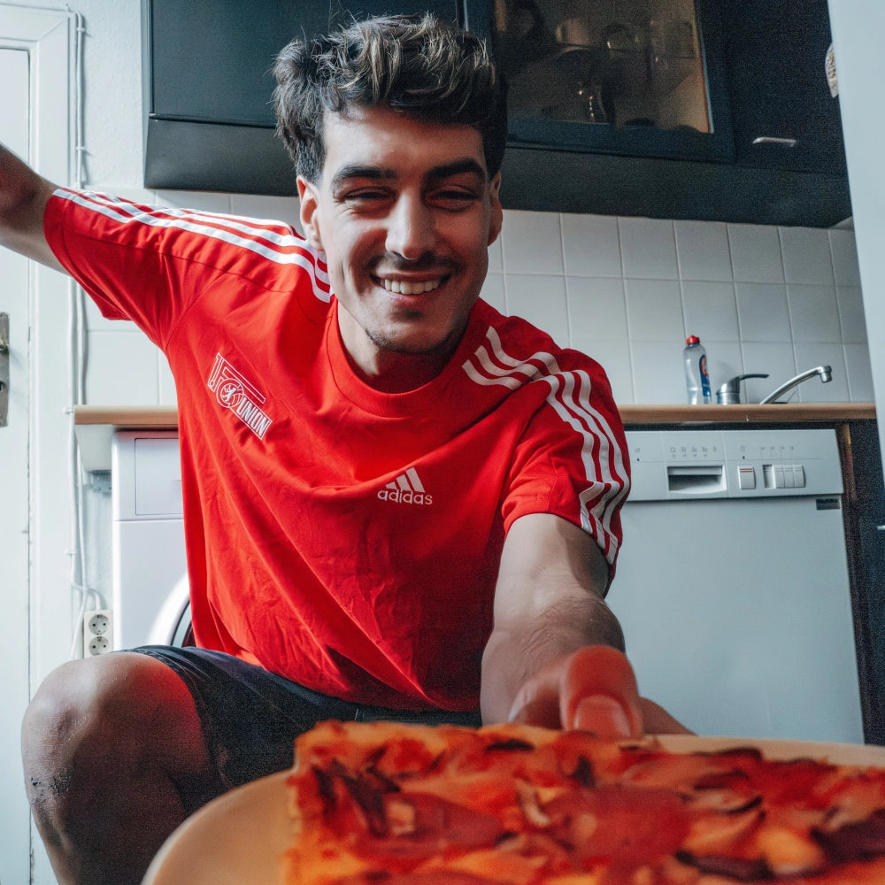 adidas Classic T-Shirt - red